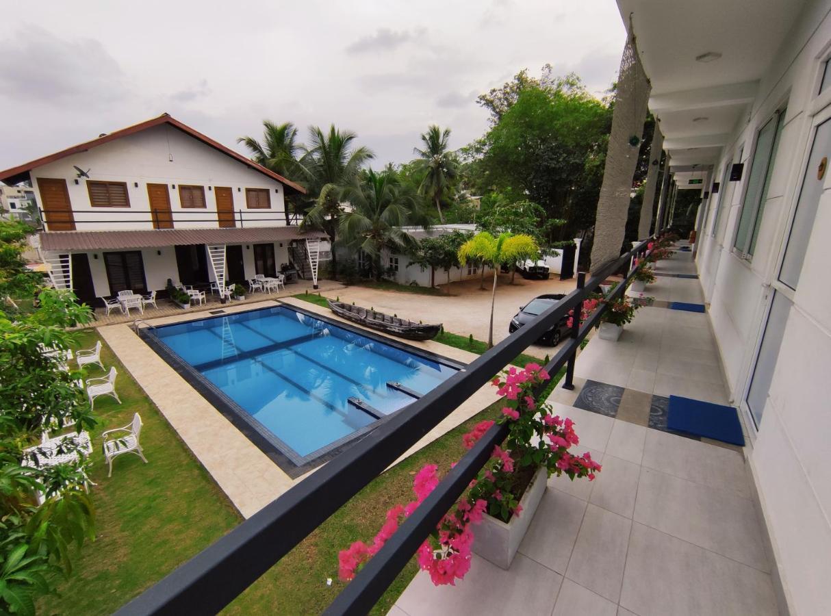Royal Crown Residency Hotel Talawatugoda Kültér fotó