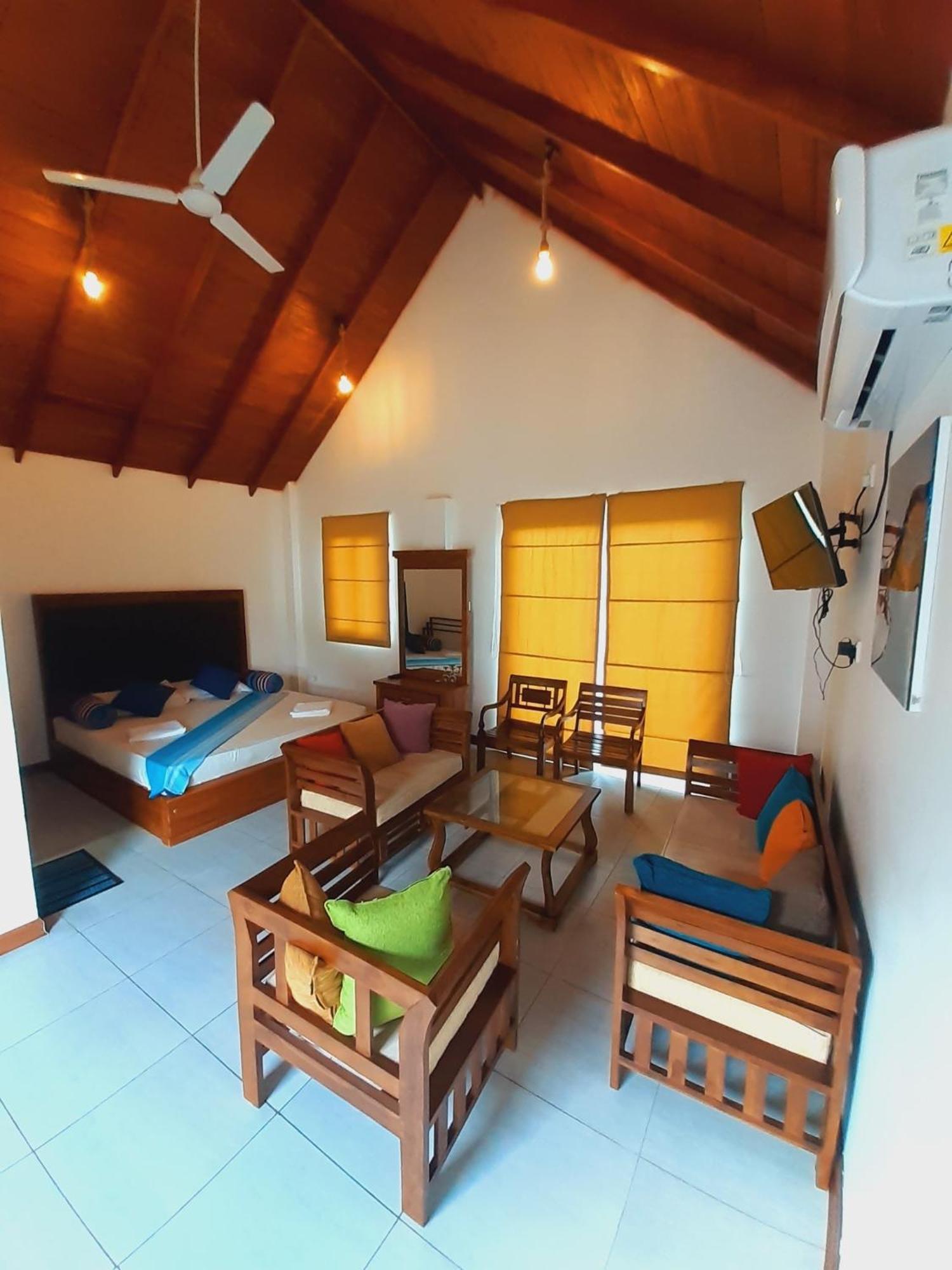 Royal Crown Residency Hotel Talawatugoda Kültér fotó